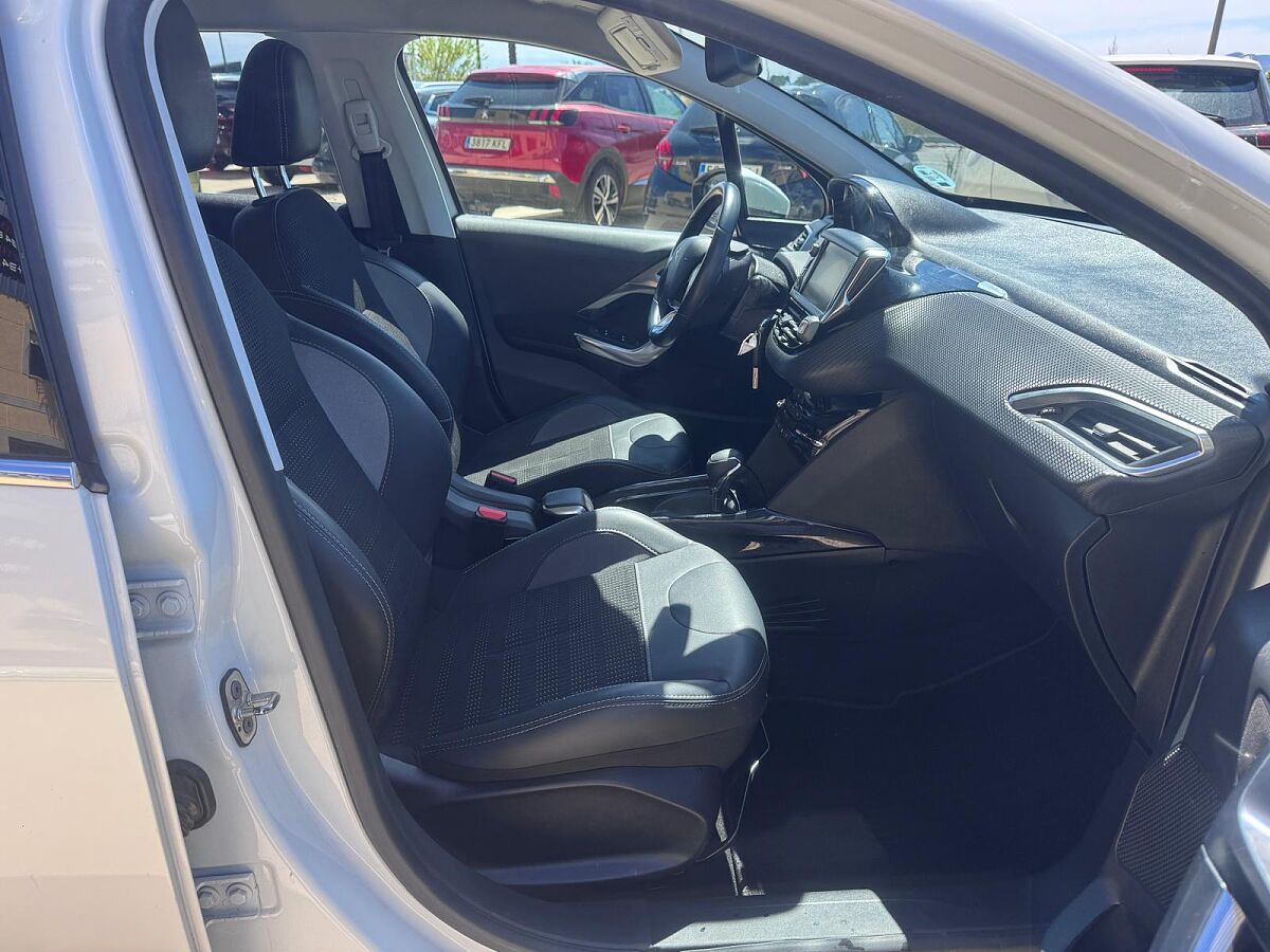 PEUGEOT 2008 ALLURE 1.2 E-THP AUTO SPANISH LHD IN SPAIN 43000 MILES 1 OWNER 2017